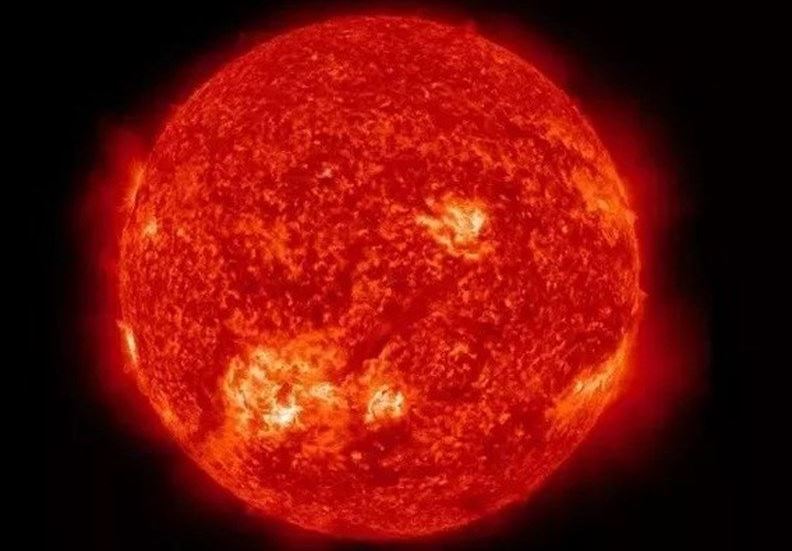 What is a red giant star?